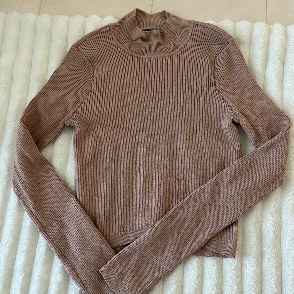 Kendall & Kylie Taupe Ribbed Knit Top - Picture 2 of 6